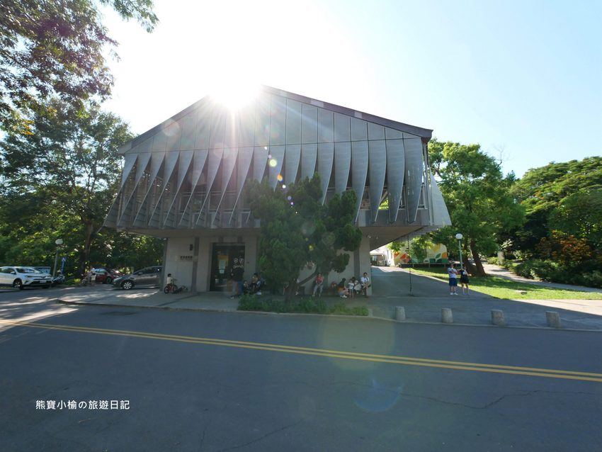 東海大學乳品小棧,來東海牧場散步必吃牛奶冰淇淋、牛奶泡芙!東海校內美食。 @熊寶小榆の旅遊日記