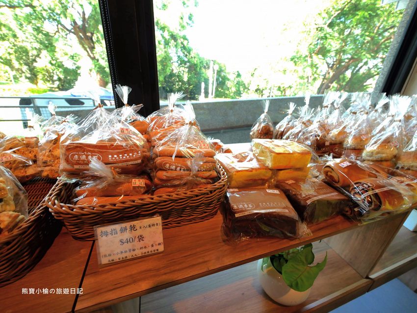 東海大學乳品小棧,來東海牧場散步必吃牛奶冰淇淋、牛奶泡芙!東海校內美食。 @熊寶小榆の旅遊日記