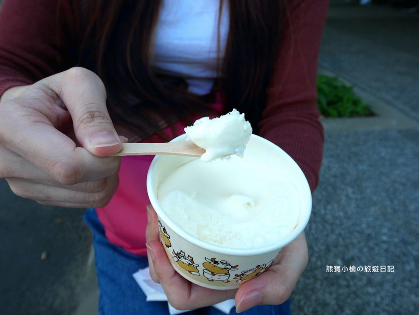 東海大學乳品小棧,來東海牧場散步必吃牛奶冰淇淋、牛奶泡芙!東海校內美食。 @熊寶小榆の旅遊日記
