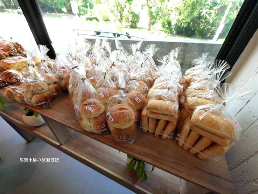 東海大學乳品小棧,來東海牧場散步必吃牛奶冰淇淋、牛奶泡芙!東海校內美食。 @熊寶小榆の旅遊日記