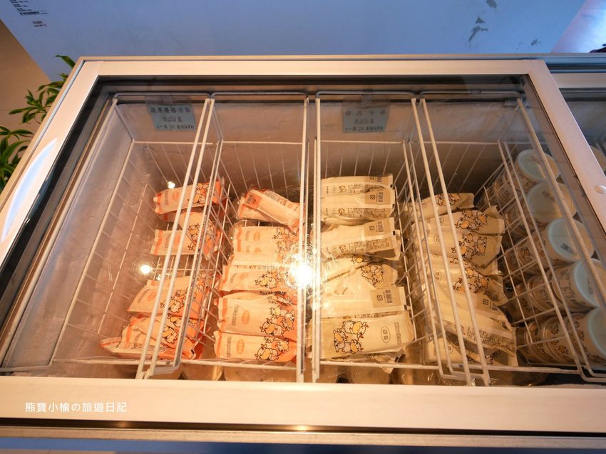 東海大學乳品小棧,來東海牧場散步必吃牛奶冰淇淋、牛奶泡芙!東海校內美食。 @熊寶小榆の旅遊日記