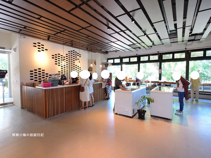 東海大學乳品小棧,來東海牧場散步必吃牛奶冰淇淋、牛奶泡芙!東海校內美食。 @熊寶小榆の旅遊日記