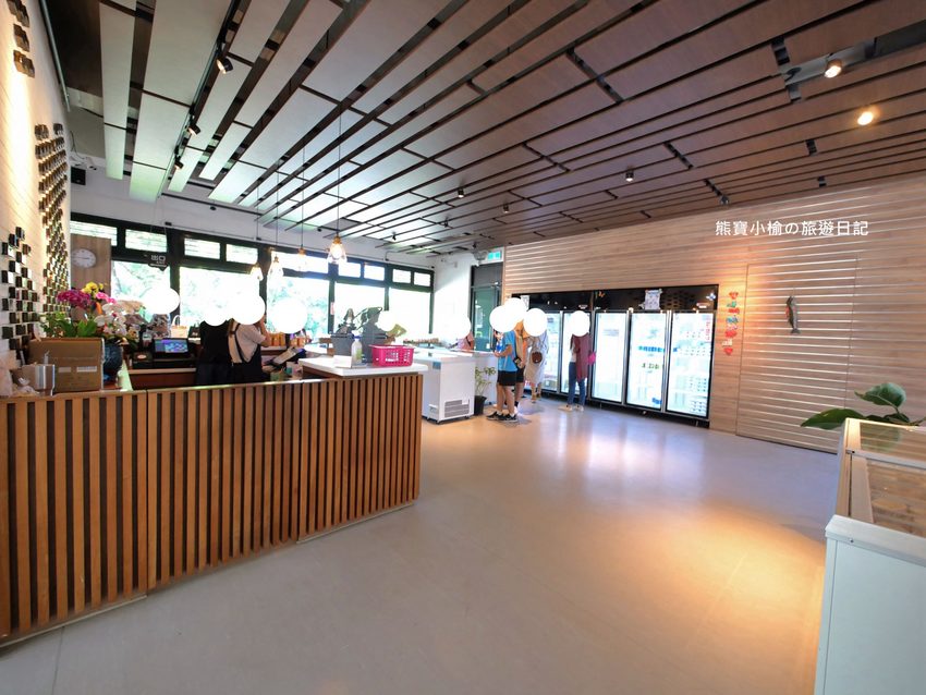 東海大學乳品小棧,來東海牧場散步必吃牛奶冰淇淋、牛奶泡芙!東海校內美食。 @熊寶小榆の旅遊日記