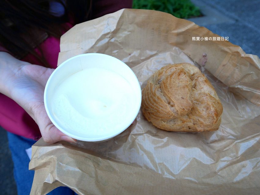 東海大學乳品小棧,來東海牧場散步必吃牛奶冰淇淋、牛奶泡芙!東海校內美食。 @熊寶小榆の旅遊日記