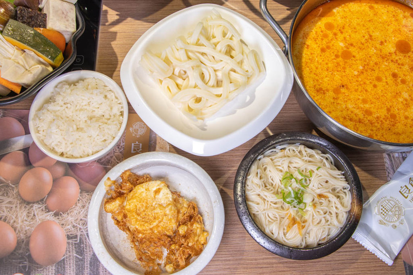 台中西區，良食煮意有機鍋物~有機葉菜與明治冰淇淋無限量供應，牛年旺返4人年節套餐 2188元。 - 微笑Joe幸運