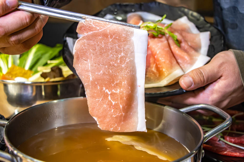 台中西區，良食煮意有機鍋物~有機葉菜與明治冰淇淋無限量供應，牛年旺返4人年節套餐 2188元。 - 微笑Joe幸運