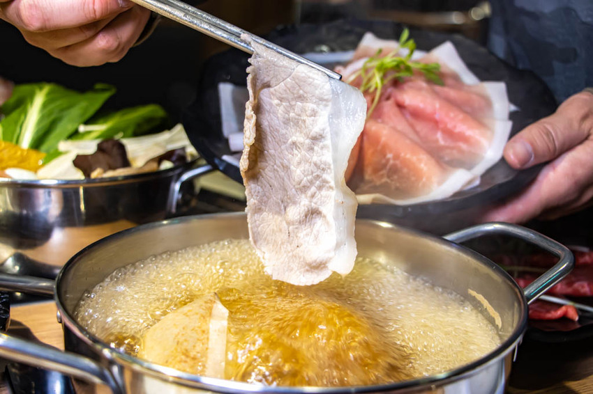 台中西區，良食煮意有機鍋物~有機葉菜與明治冰淇淋無限量供應，牛年旺返4人年節套餐 2188元。 - 微笑Joe幸運