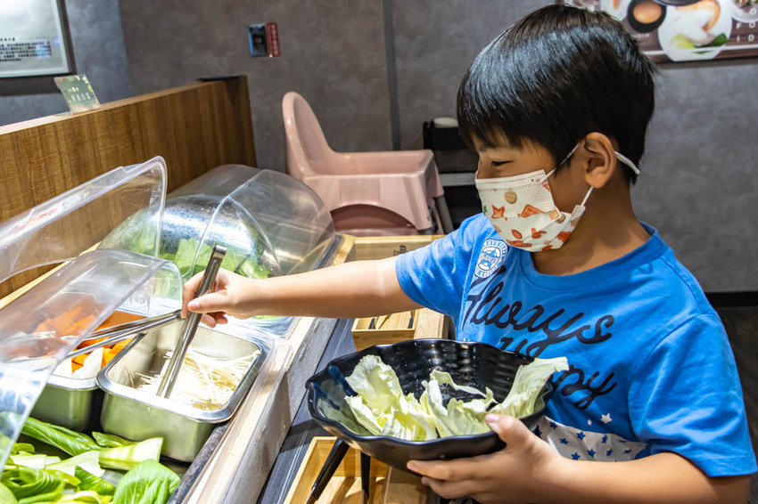 台中西區，良食煮意有機鍋物~有機葉菜與明治冰淇淋無限量供應，牛年旺返4人年節套餐 2188元。 - 微笑Joe幸運