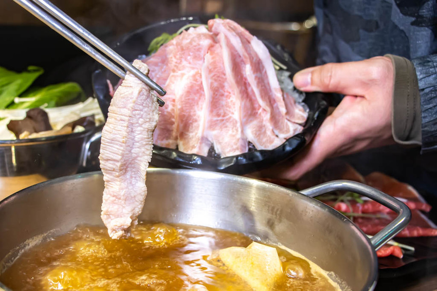 台中西區，良食煮意有機鍋物~有機葉菜與明治冰淇淋無限量供應，牛年旺返4人年節套餐 2188元。 - 微笑Joe幸運