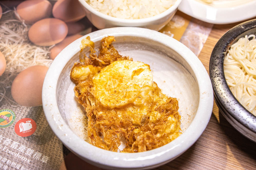 台中西區，良食煮意有機鍋物~有機葉菜與明治冰淇淋無限量供應，牛年旺返4人年節套餐 2188元。 - 微笑Joe幸運