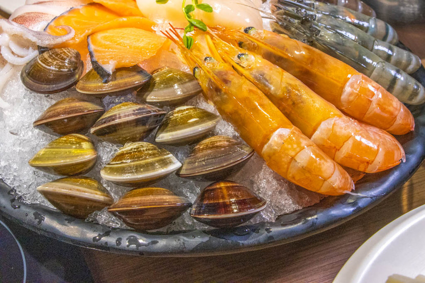 台中西區，良食煮意有機鍋物~有機葉菜與明治冰淇淋無限量供應，牛年旺返4人年節套餐 2188元。 - 微笑Joe幸運