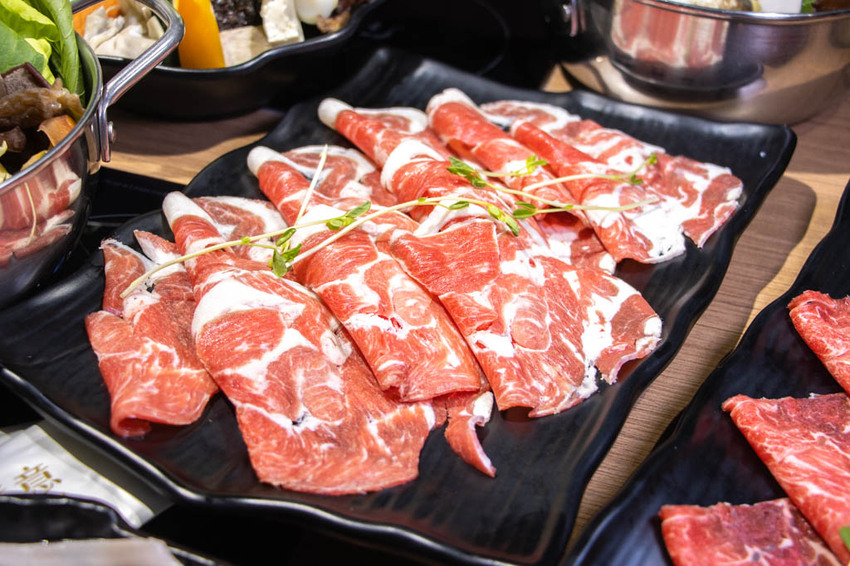 台中西區，良食煮意有機鍋物~有機葉菜與明治冰淇淋無限量供應，牛年旺返4人年節套餐 2188元。 - 微笑Joe幸運