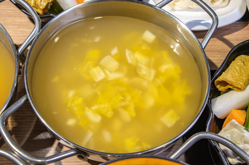 台中西區，良食煮意有機鍋物~有機葉菜與明治冰淇淋無限量供應，牛年旺返4人年節套餐 2188元。 - 微笑Joe幸運