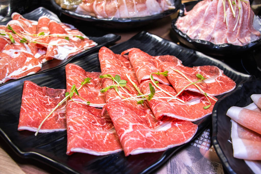 台中西區，良食煮意有機鍋物~有機葉菜與明治冰淇淋無限量供應，牛年旺返4人年節套餐 2188元。 - 微笑Joe幸運