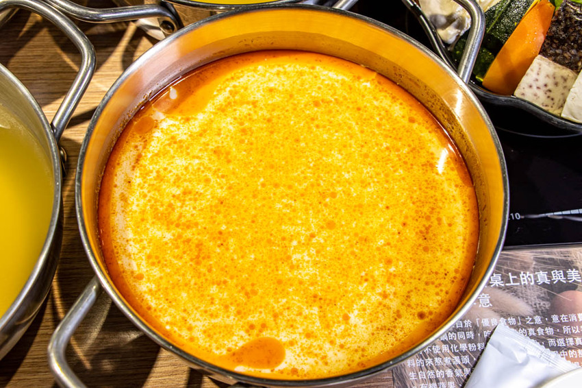 台中西區，良食煮意有機鍋物~有機葉菜與明治冰淇淋無限量供應，牛年旺返4人年節套餐 2188元。 - 微笑Joe幸運