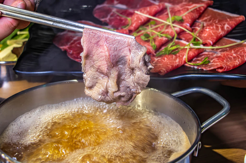 台中西區，良食煮意有機鍋物~有機葉菜與明治冰淇淋無限量供應，牛年旺返4人年節套餐 2188元。 - 微笑Joe幸運