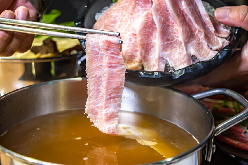 台中西區，良食煮意有機鍋物~有機葉菜與明治冰淇淋無限量供應，牛年旺返4人年節套餐 2188元。 - 微笑Joe幸運