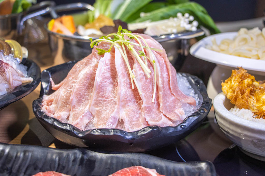 台中西區，良食煮意有機鍋物~有機葉菜與明治冰淇淋無限量供應，牛年旺返4人年節套餐 2188元。 - 微笑Joe幸運