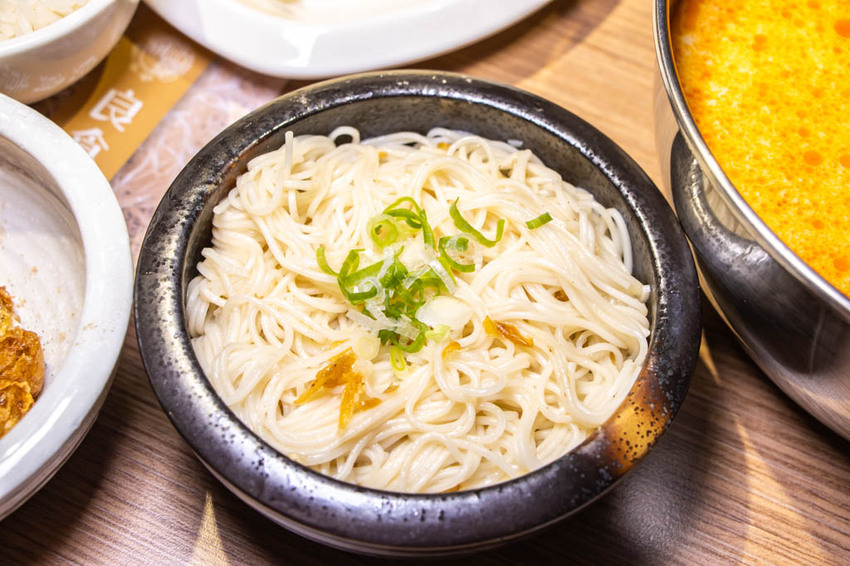 台中西區，良食煮意有機鍋物~有機葉菜與明治冰淇淋無限量供應，牛年旺返4人年節套餐 2188元。 - 微笑Joe幸運