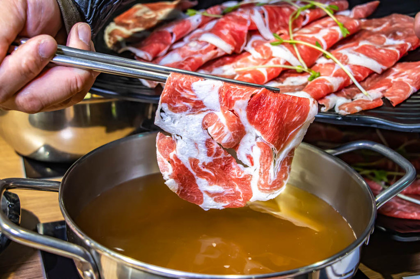 台中西區，良食煮意有機鍋物~有機葉菜與明治冰淇淋無限量供應，牛年旺返4人年節套餐 2188元。 - 微笑Joe幸運