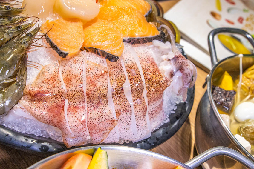 台中西區，良食煮意有機鍋物~有機葉菜與明治冰淇淋無限量供應，牛年旺返4人年節套餐 2188元。 - 微笑Joe幸運