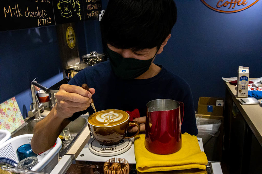 台中西屯區,曦奇咖啡 cdd_coffee,巷弄內的咖啡館,近逢甲商圈。 - 微笑Joe幸運