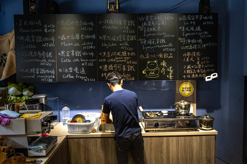 台中西屯區,曦奇咖啡 cdd_coffee,巷弄內的咖啡館,近逢甲商圈。 - 微笑Joe幸運