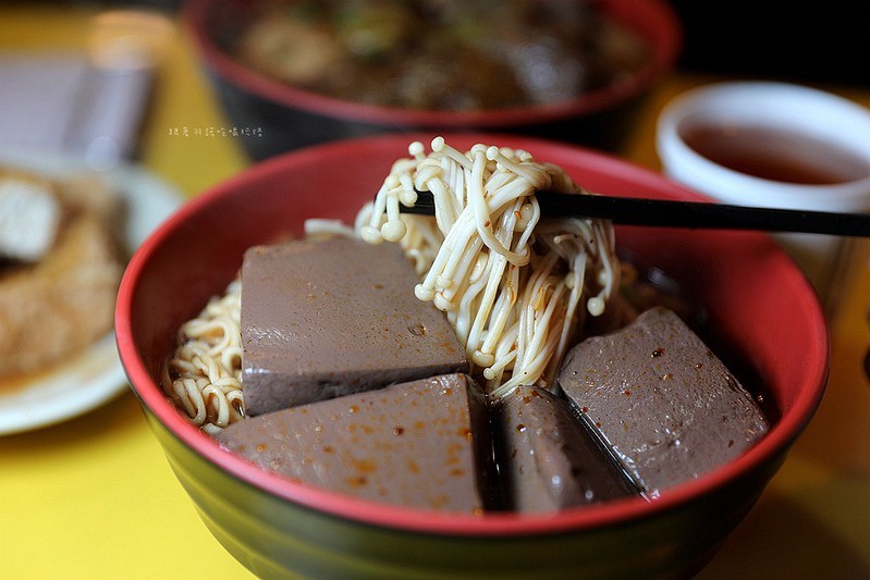 通化夜市唯寧記麻辣鴨血豆腐臭豆腐小吃美食34