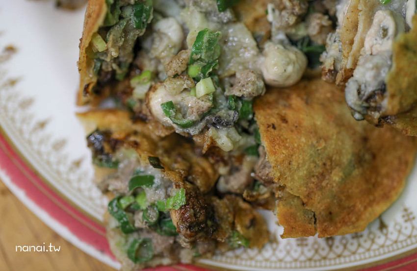 二林三炸粿(原三角窗炸粿)。二林市場隱藏版庶民美食，在地人傳承四代蚵肉炸