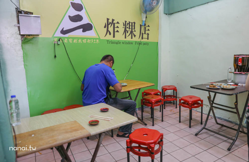 二林三炸粿(原三角窗炸粿)。二林市場隱藏版庶民美食，在地人傳承四代蚵肉炸