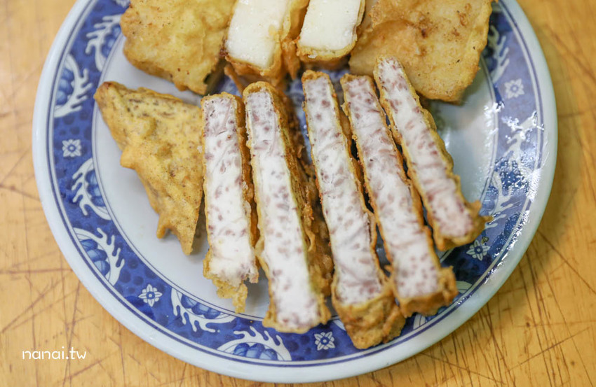 二林三炸粿(原三角窗炸粿)。二林市場隱藏版庶民美食，在地人傳承四代蚵肉炸