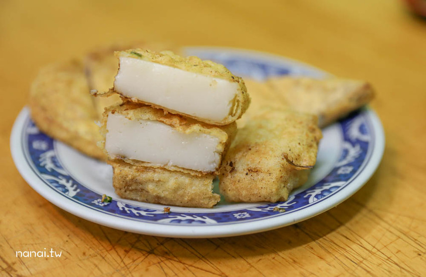 二林三炸粿(原三角窗炸粿)。二林市場隱藏版庶民美食，在地人傳承四代蚵肉炸
