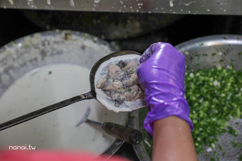 二林三炸粿(原三角窗炸粿)。二林市場隱藏版庶民美食，在地人傳承四代蚵肉炸