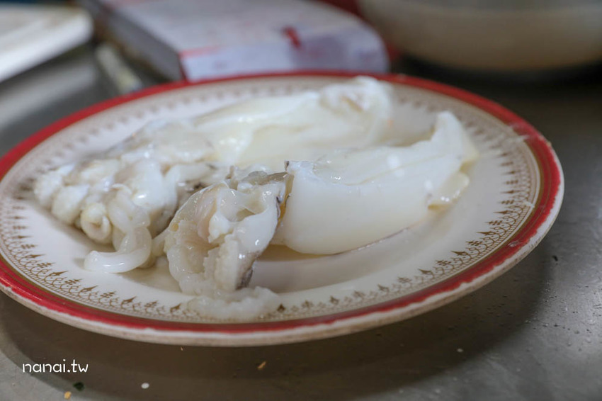 二林三炸粿(原三角窗炸粿)。二林市場隱藏版庶民美食，在地人傳承四代蚵肉炸