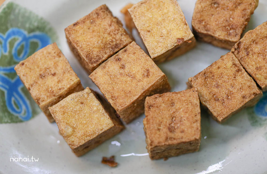 二林三炸粿(原三角窗炸粿)。二林市場隱藏版庶民美食，在地人傳承四代蚵肉炸