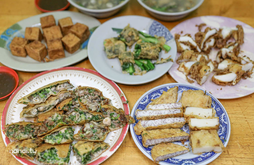 二林三炸粿(原三角窗炸粿)。二林市場隱藏版庶民美食，在地人傳承四代蚵肉炸