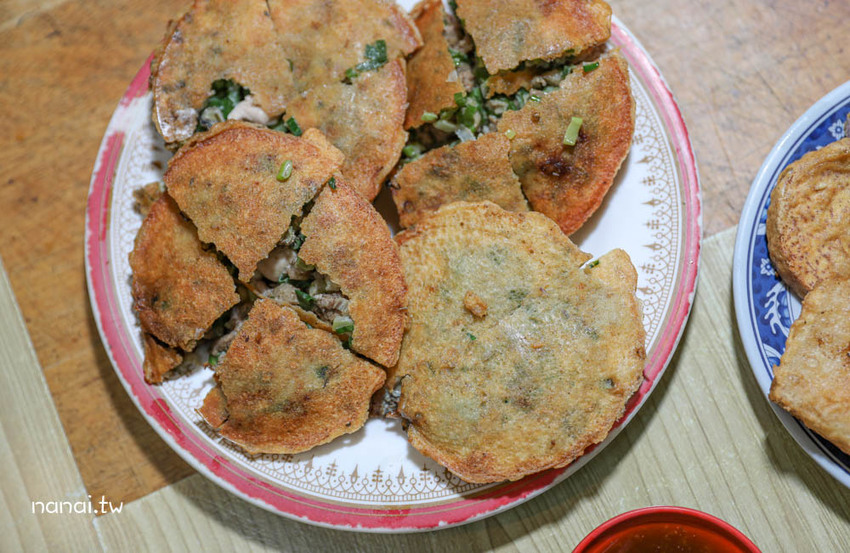 二林三炸粿(原三角窗炸粿)。二林市場隱藏版庶民美食，在地人傳承四代蚵肉炸