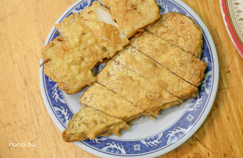 二林三炸粿(原三角窗炸粿)。二林市場隱藏版庶民美食，在地人傳承四代蚵肉炸