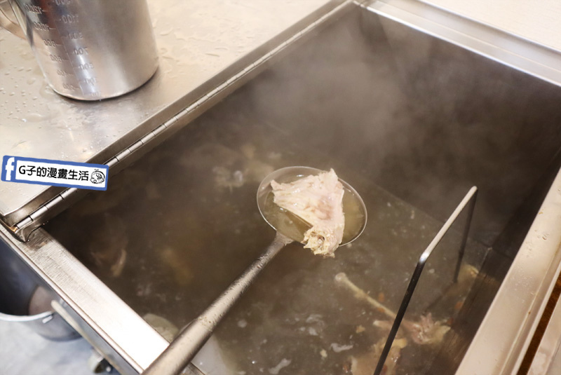 土城 十金鵝肉.店內免費鵝湯