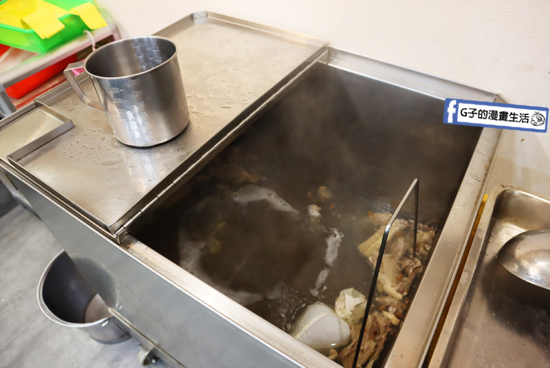 土城 十金鵝肉.店內免費鵝湯