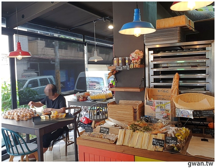 整顆手工布丁搭配丹麥麵包，台南超療癒的布丁麵包在這裡！