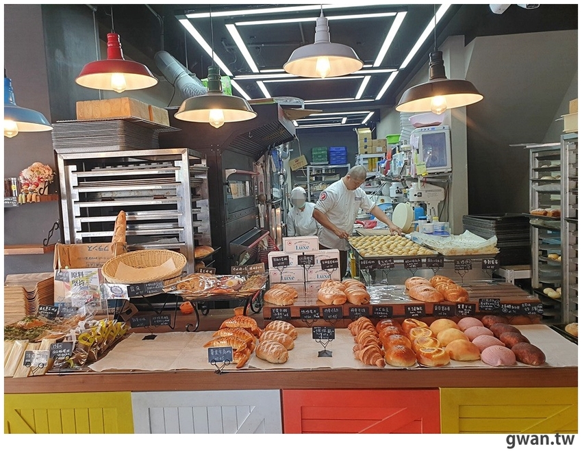 整顆手工布丁搭配丹麥麵包，台南超療癒的布丁麵包在這裡！