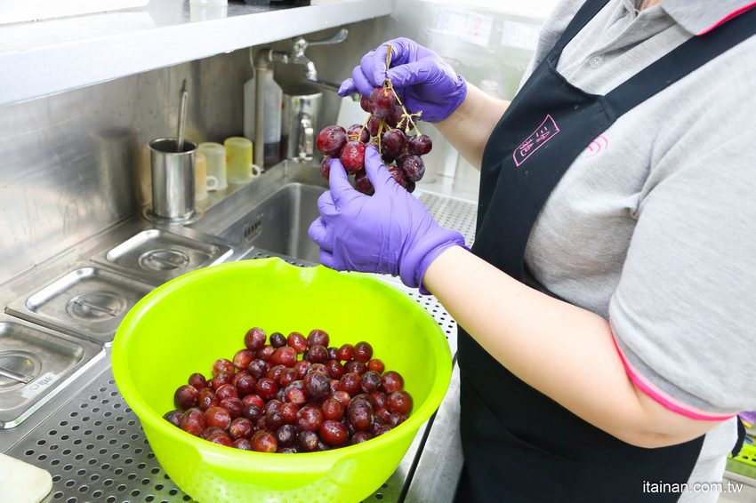 台南飲料｜「三分春色台南華北店」絕美漸層系飲料、鮮果、茶湯!最夯的葡萄芝士也喝的到，每月推奉茶日買一送一! - 台南好Food遊