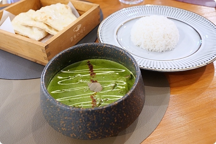 嘉義美食⎪盛食咖哩店。咖哩口感醇厚,瑪莎拉香料香氣濃郁,必點烤餅搭咖哩醬。嘉義巷弄美食,五顆星評價。 @捲捲頭 Wonderful 品味。生活 /tmp/phpxlMTEY