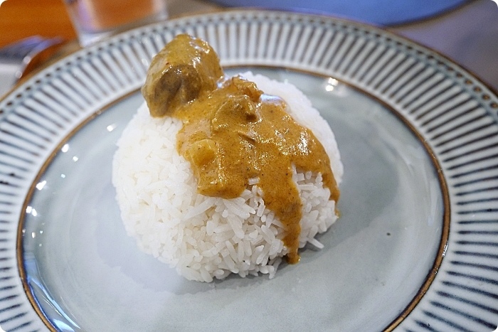 嘉義美食⎪盛食咖哩店。咖哩口感醇厚,瑪莎拉香料香氣濃郁,必點烤餅搭咖哩醬。嘉義巷弄美食,五顆星評價。 @捲捲頭 Wonderful 品味。生活 /tmp/phpmuC7M9