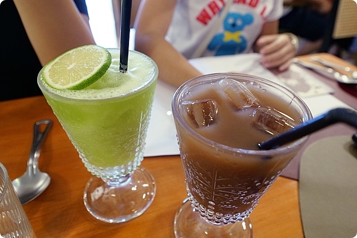 嘉義美食⎪盛食咖哩店。咖哩口感醇厚,瑪莎拉香料香氣濃郁,必點烤餅搭咖哩醬。嘉義巷弄美食,五顆星評價。 @捲捲頭 Wonderful 品味。生活 /tmp/phpFbThi6