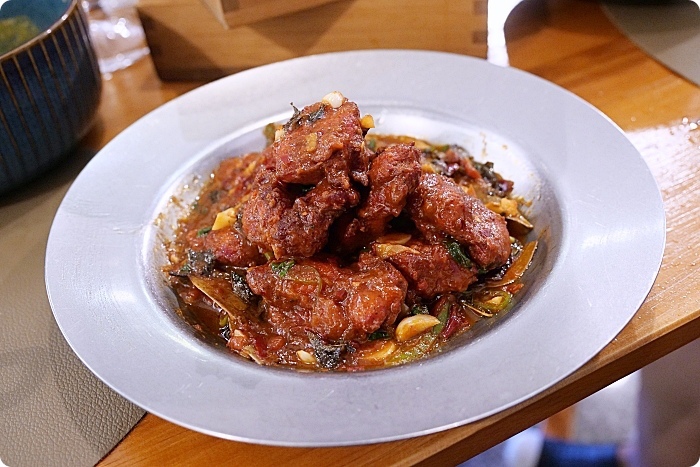 嘉義美食⎪盛食咖哩店。咖哩口感醇厚,瑪莎拉香料香氣濃郁,必點烤餅搭咖哩醬。嘉義巷弄美食,五顆星評價。 @捲捲頭 Wonderful 品味。生活 /tmp/phpVsjxHr