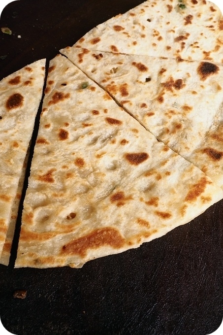 ▋宜蘭美食 ▋南興街無名蔥油餅。傳統市場裡的美味,乾烙餅皮鬆軟帶勁道 吃得到麵粉甜香及蔥香! @捲捲頭 Wonderful 品味。生活 ▋宜蘭美食 ▋南興街無名蔥油餅。傳統市場裡的美味,乾烙餅皮鬆軟帶勁道 吃得到麵粉甜香及蔥香! @捲捲頭 Wonderful 品味。生活