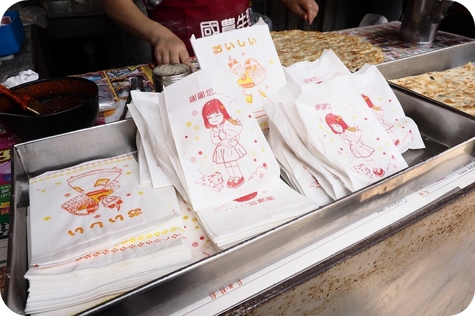 ▋宜蘭美食 ▋南興街無名蔥油餅。傳統市場裡的美味,乾烙餅皮鬆軟帶勁道 吃得到麵粉甜香及蔥香! @捲捲頭 Wonderful 品味。生活 ▋宜蘭美食 ▋南興街無名蔥油餅。傳統市場裡的美味,乾烙餅皮鬆軟帶勁道 吃得到麵粉甜香及蔥香! @捲捲頭 Wonderful 品味。生活