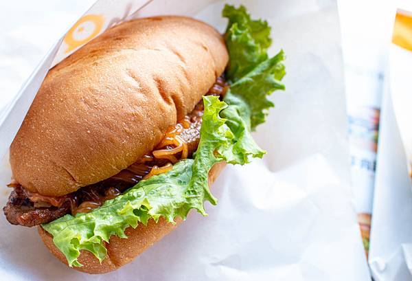 【蘆洲美食】Q Burger-正統香港與澳門的美味,首創港澳式早午餐店